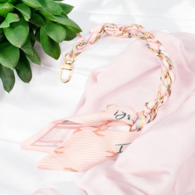 Collier de Coque de Téléphone avec Foulard en Soie, Fermoir Doré - 34 CM