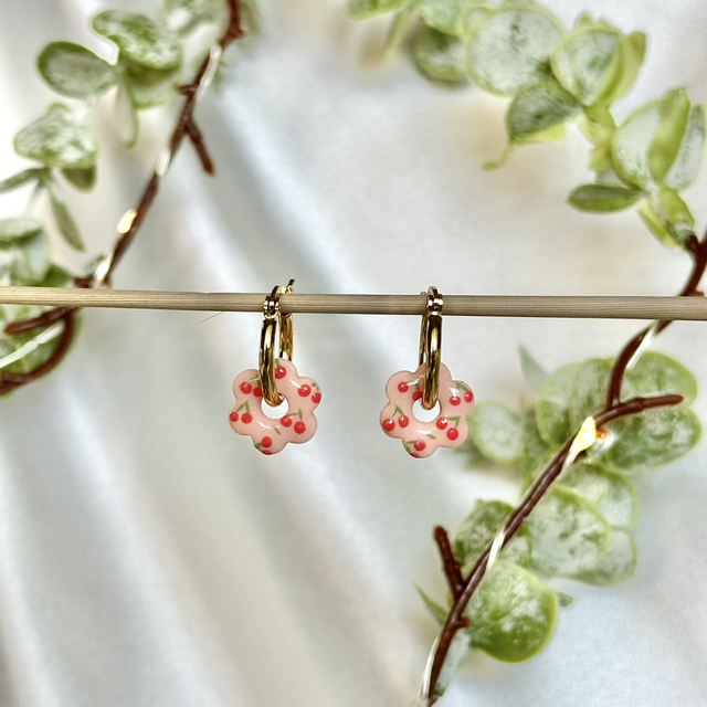 Les cerises en petites fleurs