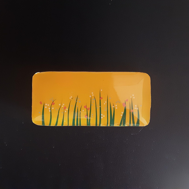 Broche rectangle collection floral fond jaune d&#039;or avec décor champêtre