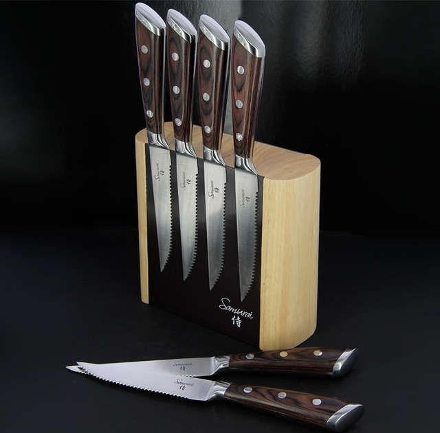 6 pce (W) steak knifes with mini magnetic block (free postage)