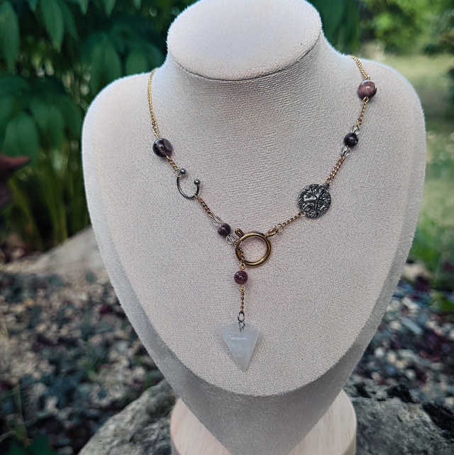 Collier PENDULE pierre de soleil noir et cristal de roche 