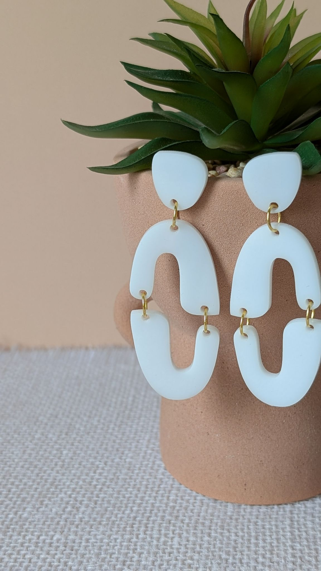 Boucles d&#039;oreilles blanches en plexi