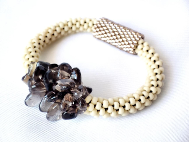 Pulsera beige cuarzo ahumado