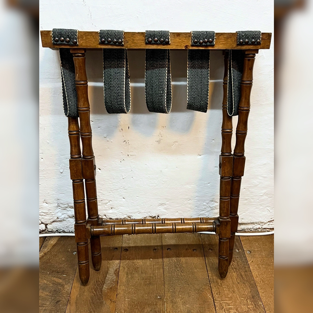 An Elegant Edwardian Mahogany Luggage Stand