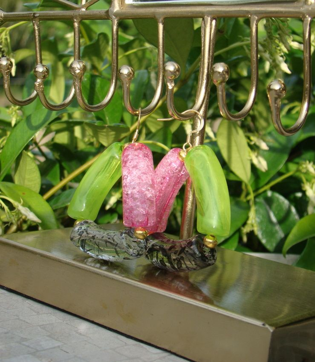 Boucles d&#039;oreilles perles tubes incurvées Shabalaa Gulaabee Hara