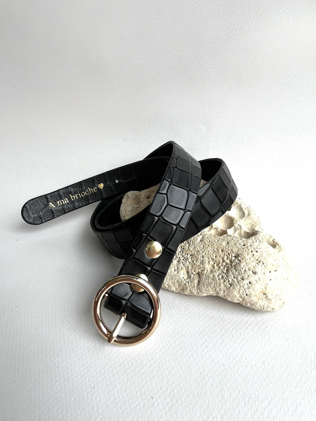 Ceinture effet croco noir boucle dorée