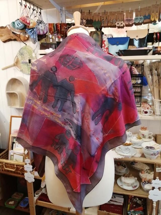 Carré de soie "L'art de bien vieillir "