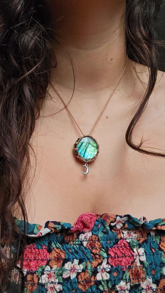 Collier Lune labradorite bleue verte