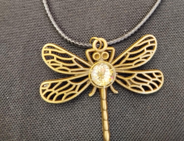 Pendentif carotte sauvage 