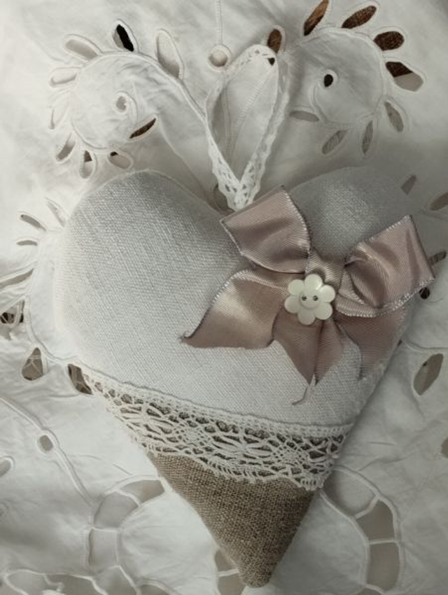 coussin de porte coeur à suspendre linge ancien dentelle