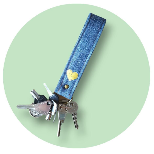 Sangle porte-clés en jeans - flocage motif ou initiale au choix
