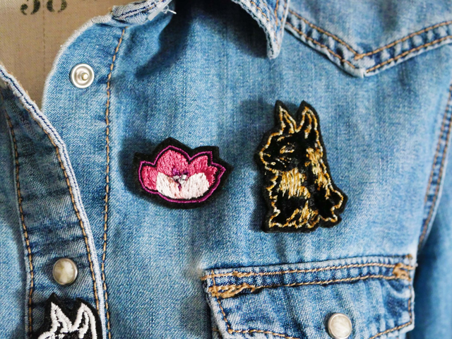 Clématite (Pins brodé main et machine)