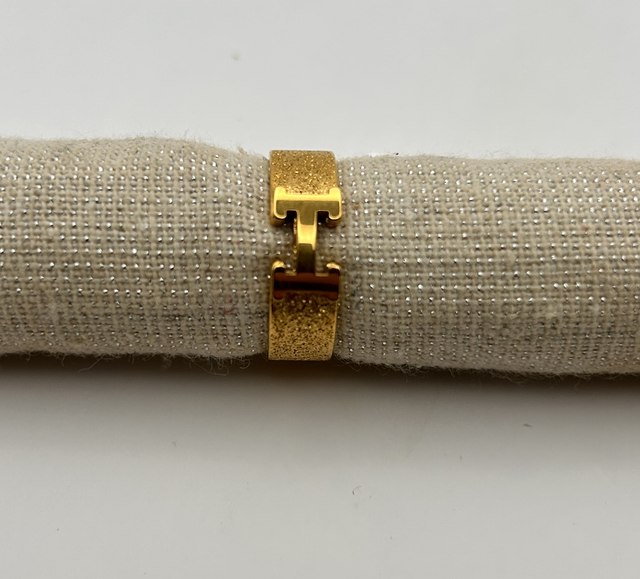 Bague H