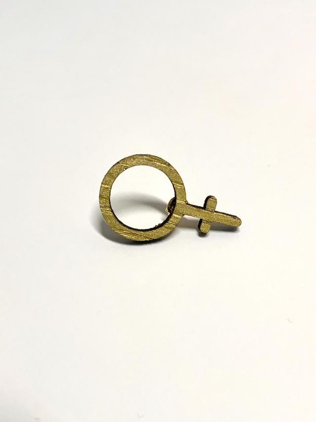 Pin’s « symbole femme »