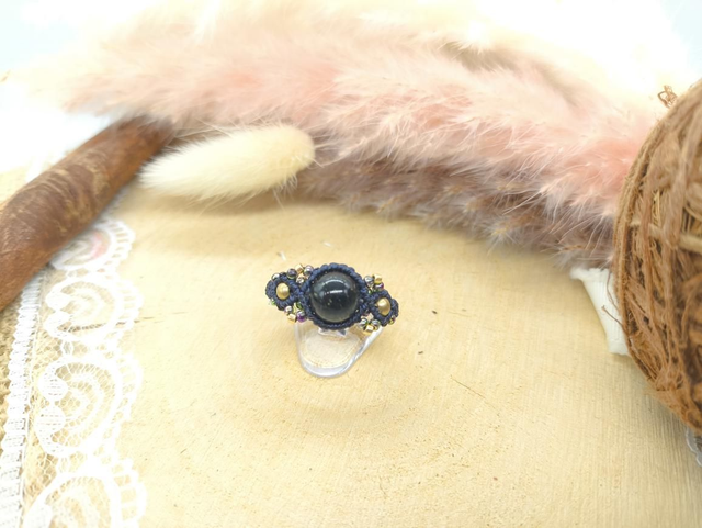 Bague anthracite œil de faucon avec perles laiton et perles miyuki 