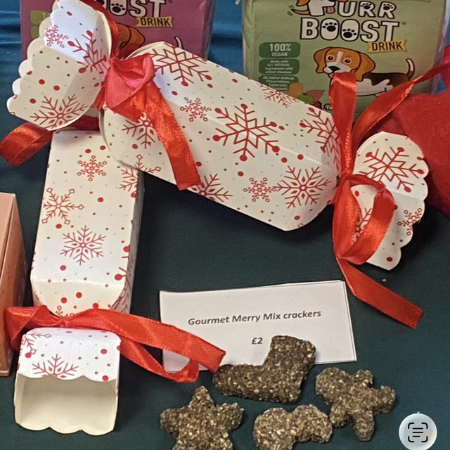 Merry Mix Christmas crackers 