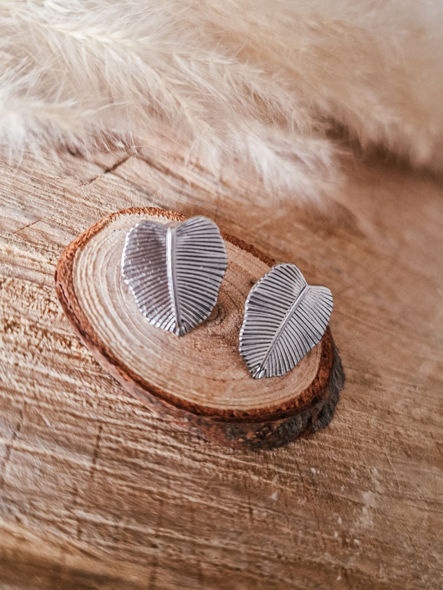 Boucles d'oreilles puces "Feuilles" - Modèle argenté