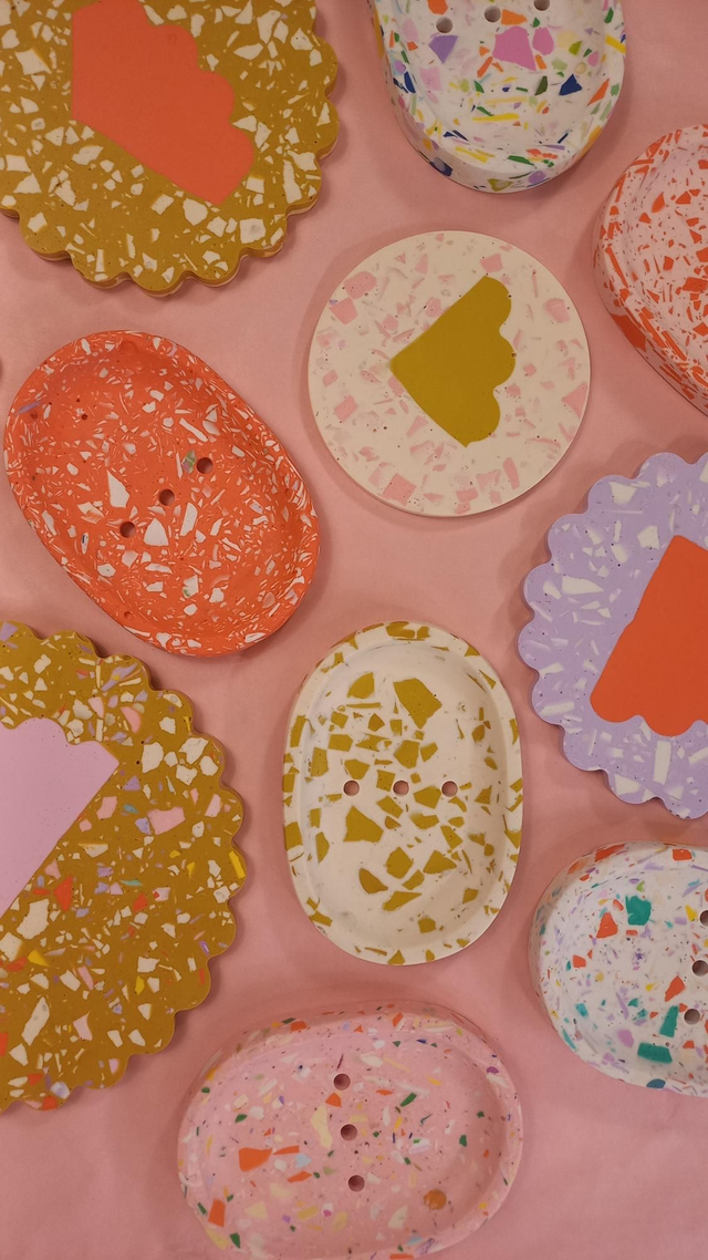 Mydelniczka, musztardowe lastryko, beżowa