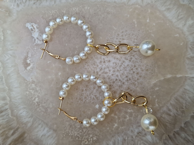 Boucles D'oreilles Fantaisie Créoles Pendantes Dorées Perles Blanches