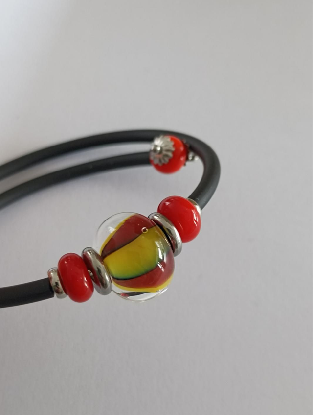 Bracelet en verre filé au chalumeau 