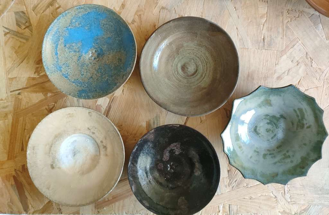  coupelles artisanales – Grès tourné – Émaux variés – Pièces uniques faites main