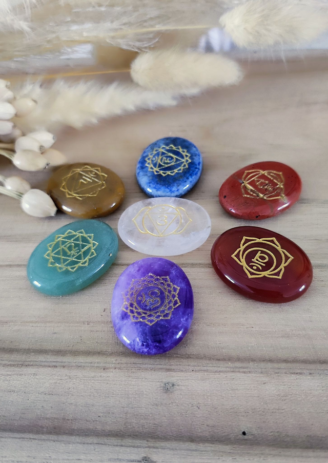 Lot 7 Chakras gravé 