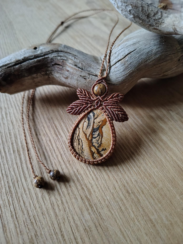 Collier feuilles en macramé et Jaspe Paysage