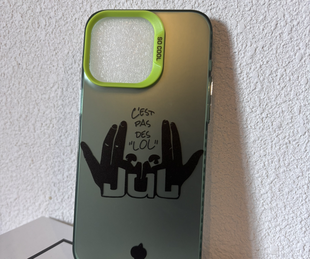 Coque Le J iPhone 15 verte 
