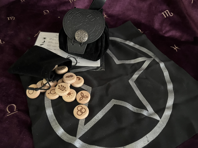 Witch runes gift set