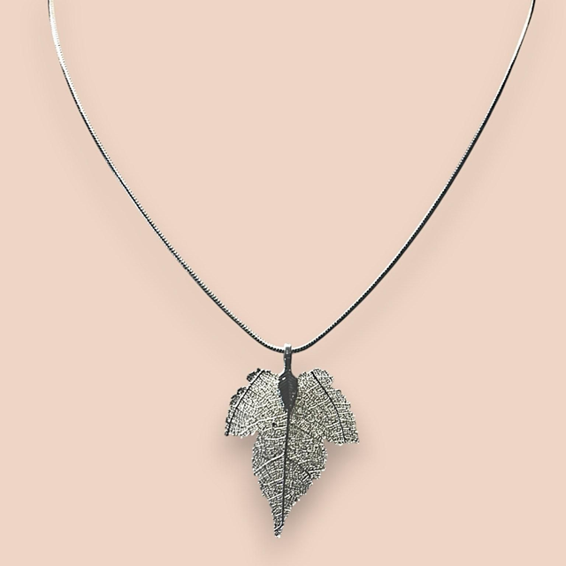 Silver Oak Leaf Shaped Filigree Pendant Necklace