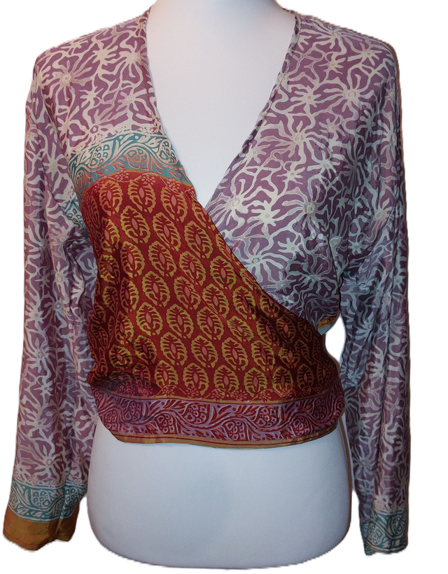 Top femme cache-cœur ou gilet en sari vintage recyclé, manches longues - unique, léger et écoresponsable - beige, vert, rose, rouge