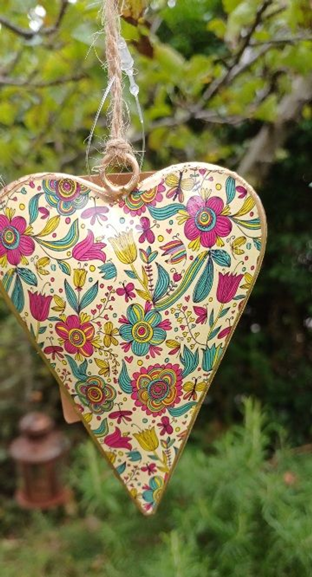 Folksy Flowers Heart decoration