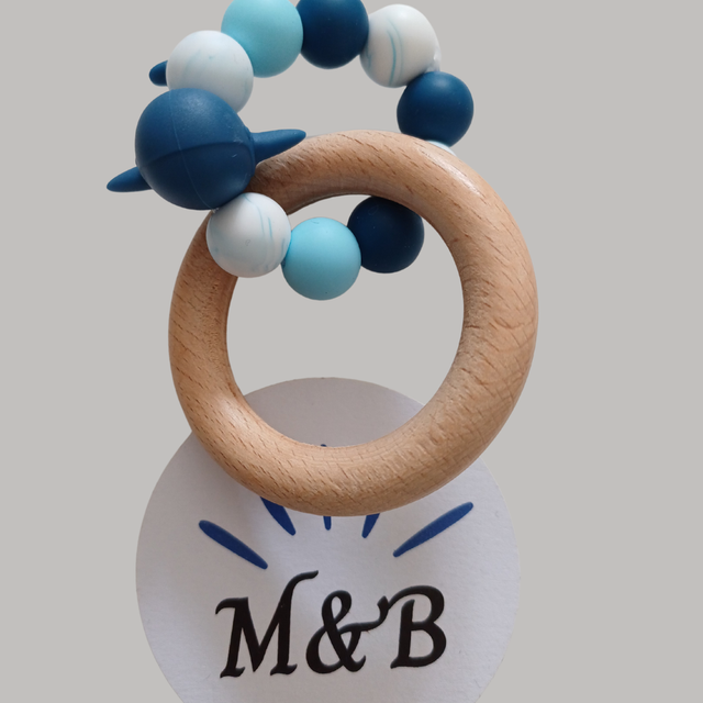 🔸 Anneau de dentition bois &amp; silicone – Baleine Saphir 3D 🐋