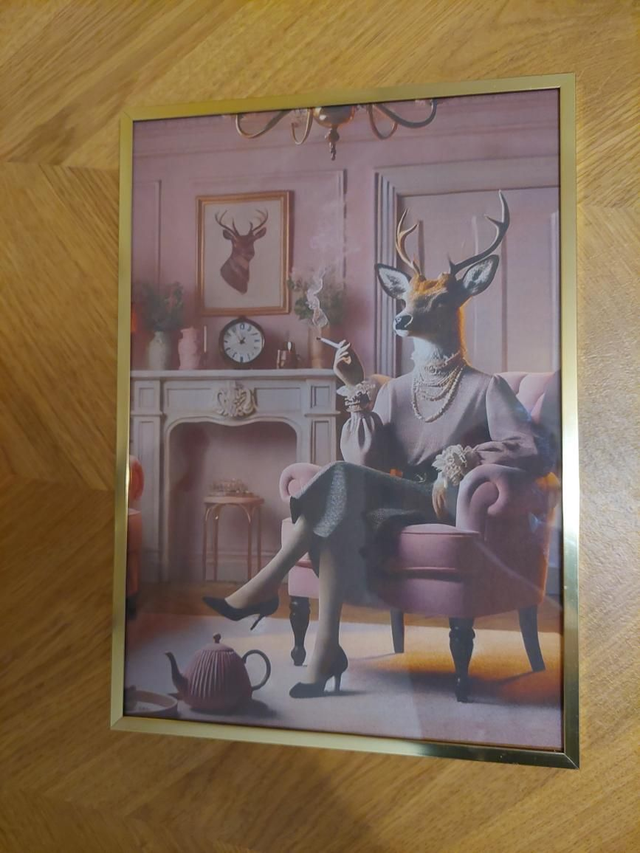 A4 koon peurarouva, kultainen kehys