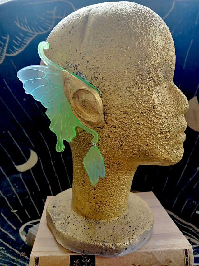 Kevyemmät Korvakäädyt Perhonen / Lightweight ear cuffs Butterfly