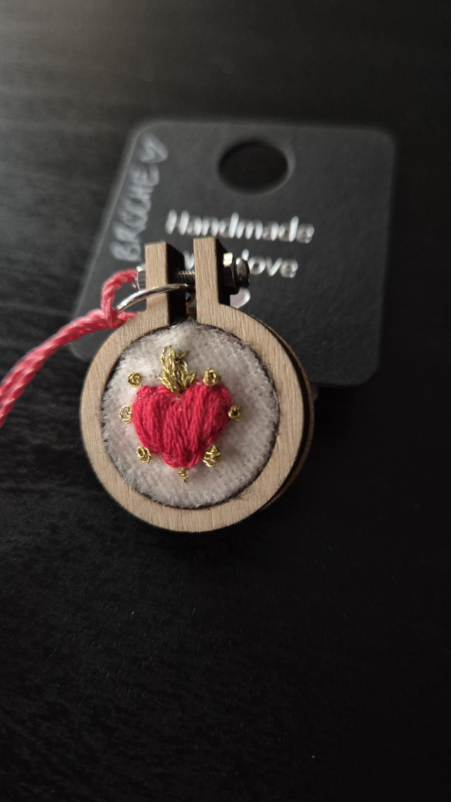 Broche tiny broderie "heart"