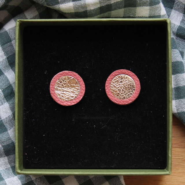 Boucles d’oreilles puces cuir rond 