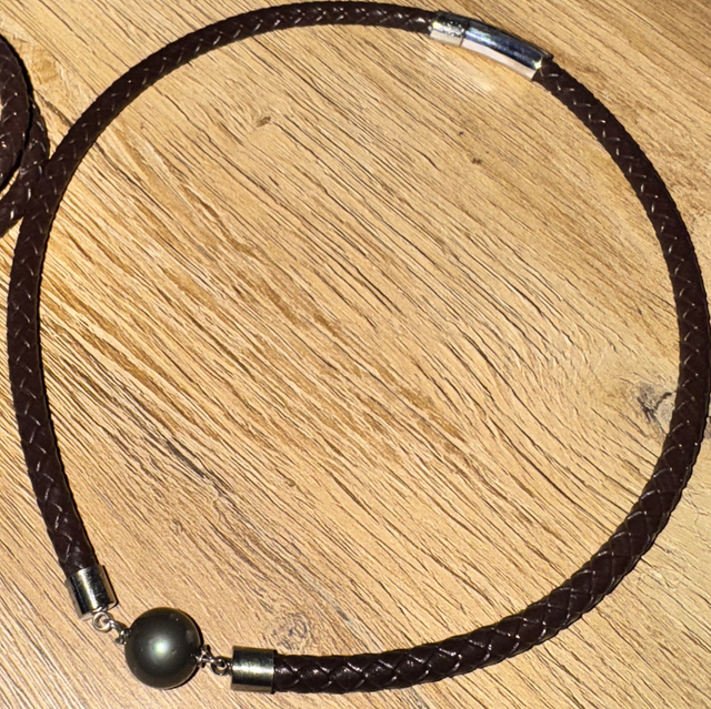 Ras de cou Tauarii Apu