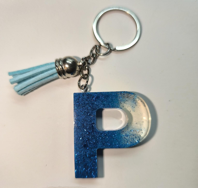 Porte clés initiale "P" transparent et bleu pailletté 