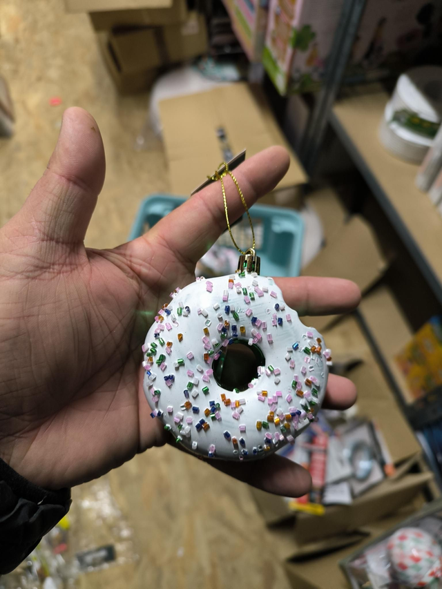 DÉCORATION A SUSPENDRE DONUT 