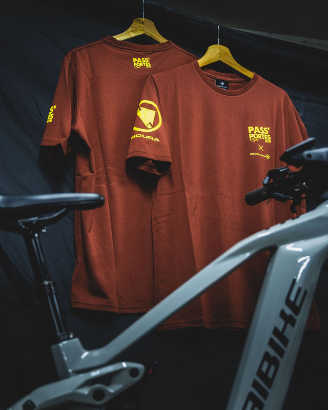 T-shirt Femme - bordeaux - Endura x Pass'Portes