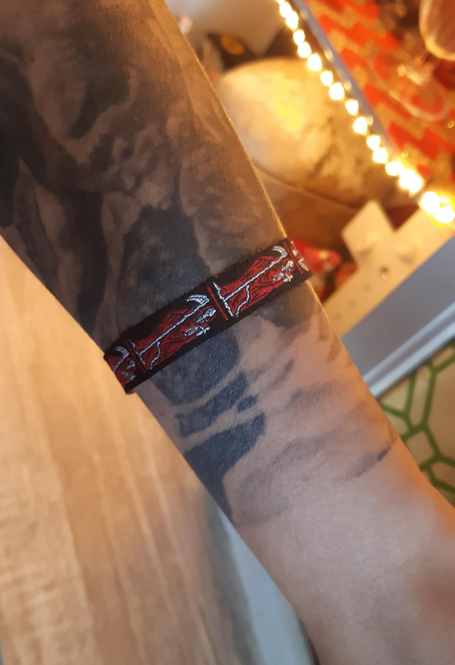 Bracelet tissus Santa Muerte rouge