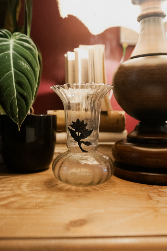 Fleur d’ombre 🌑 Vase en verre