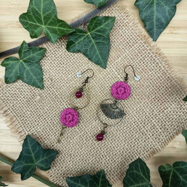 Boucles d'oreille asymétriques Des gouttes de bonheur - Roses