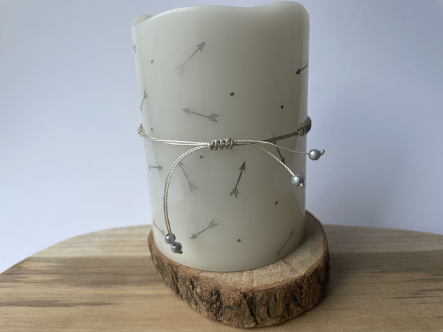 Bracelet fin, deux rangs.