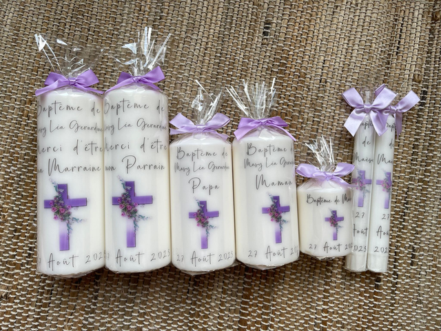 Bougie de baptême personnalisée Croix violette et fleurs