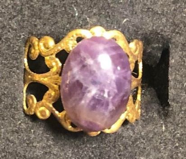 améthyste (bague baroque dorée) 