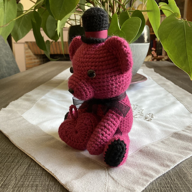 Peluche Teddy l'ourson violet au crochet