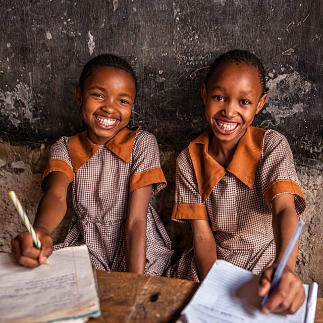 Soutenez Nos Actions Humanitaires à l'Étranger