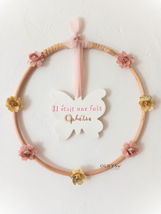 Couronne en osier avec suspension en argile & petites fleurs en papier